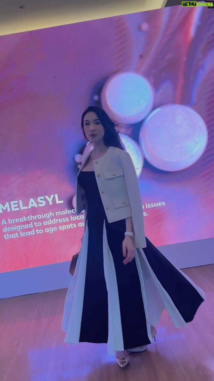 Melanie Berentz - 3 Likes - Twirling my way to @lorealindonesia’s 45th Anniversary 🪄✨ #LOrealIndonesia45 #BeautyThatMovesIndonesia
Video by @denyputraa80 🎥