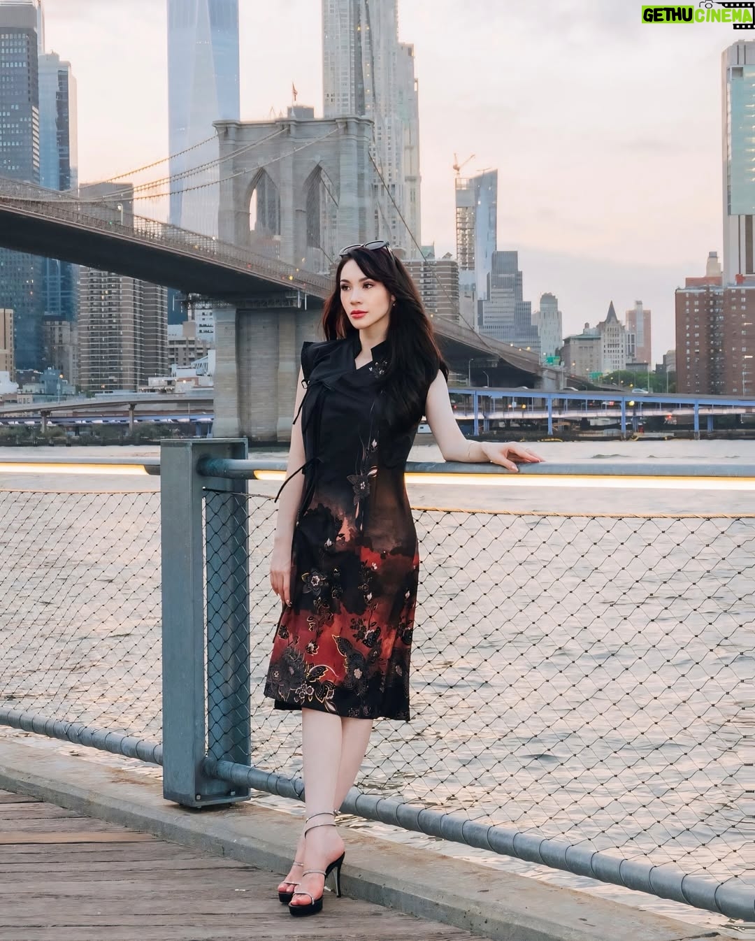 Melanie Berentz - 3 Likes - Left my ❤️ in the big 🍎
As an Indonesian, I’m proud to be wearing @riantybatik’s Ready-to-Wear collection for NYFW and during my trip there. This particular dress symbolizes the EARTH element through the cultural diversity of the archipelago in Indonesia 🇮🇩
Captured by @sweet.escape 📸 Use my promo code ‘MELANIE10’ for 10% off 10 extra photos for photoshoot in all destinations!