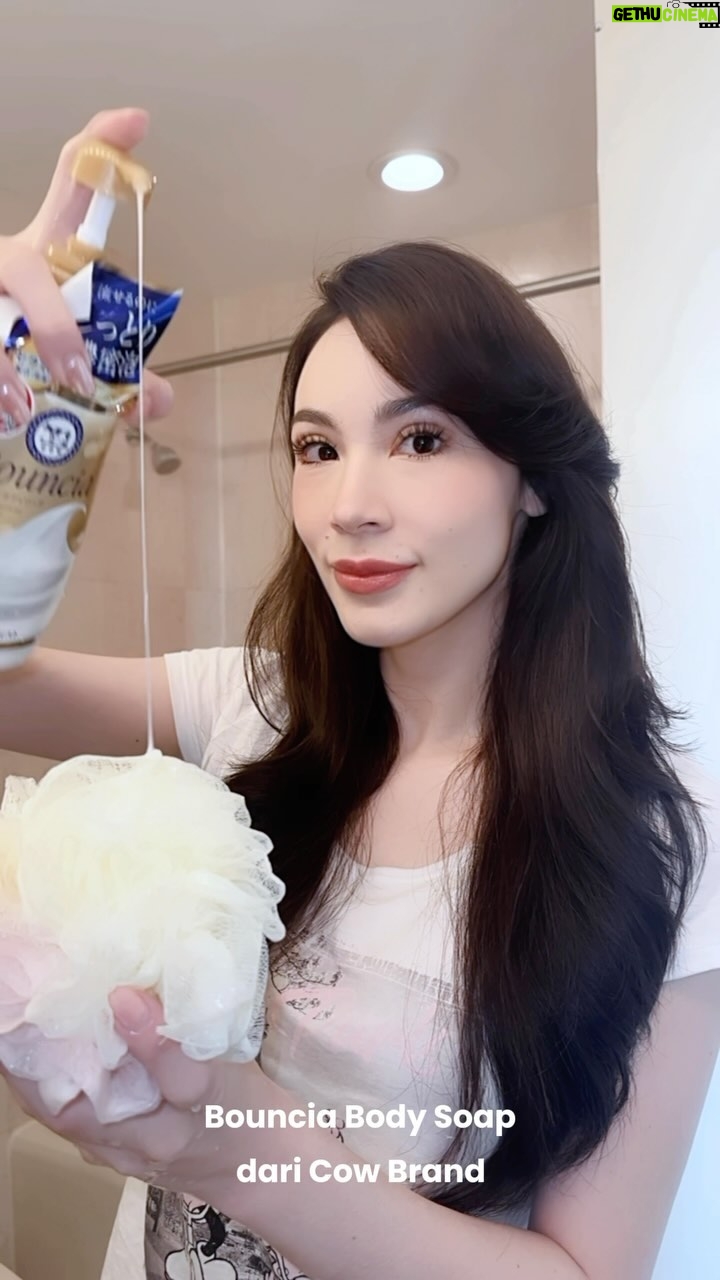 Melanie Berentz - 3 Likes - Gak takut aktivitas seharian karena nemu sabun terbaik! 😍
Sabun premium viral dari Jepang ini punya kandungan ceramide, collagen, hyaluronic acid, shea butter. Menjaga skin barrier, elastis, lembab, terhidrasi terus 🫶🏻
Jadi jangan cuma muka aja yang dijaga, badan juga pakai Bouncia - Premium Moist by @cowstyleid 🥰
#yukcobabouncia #bounciabodysoap