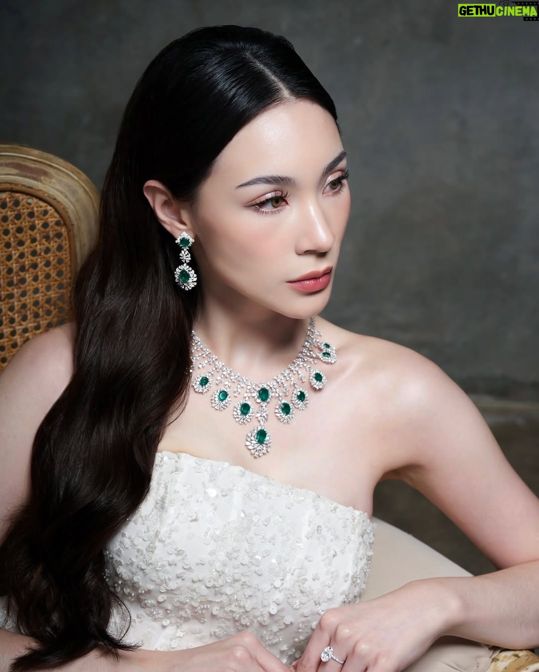 Melanie Berentz - 3 Likes - She is her own muse 🖤
Stepping into the holiday season with unparalleled grace and sophistication. This enchanting emerald and diamond jewelry set is a celebration of artistry and opulence, combining vibrant green with dazzling diamonds in intricate designs. Whether you’re attending a Christmas gala or a cozy family gathering, this statement necklace and matching earrings will definitely make you the center of attention. Embrace the festive spirit with jewelry that reflects the joy and beauty of the season.
Muse : @melanieberentz
Dress : @valenciavivi
Photographer : @snap.nuel
Makeup Artist : @kunsoomakeupartist
Discover more info about diamond, please contact our team :
62 816-888-655 (Hui)
62 815-1799-9944 (Mike)
#DiamondElegance #TimelessJewelry #SparkleEveryday #LuxuryRings #ShineBright #PuteriIndonesia #MelanieBerentz #ChristmasGlam #HolidayJewellery