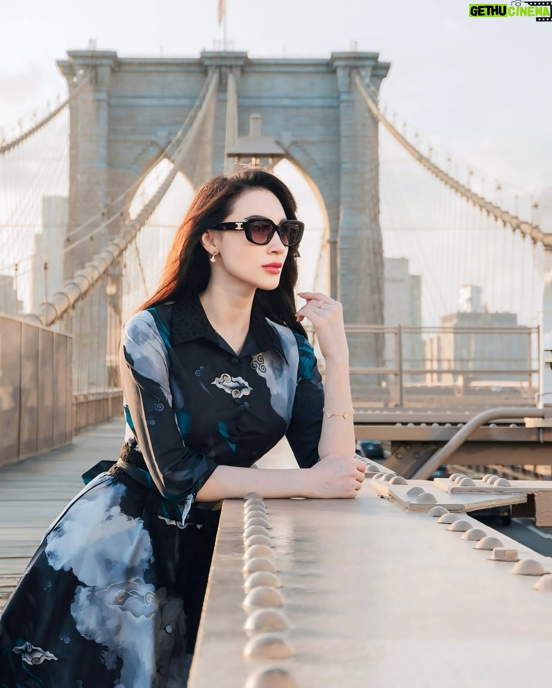 Melanie Berentz - 3 Likes - Brooklyn baby ✨
‘MEGA’ Dress by @riantybatik NYFW Ready-to-Wear Collection
Edited by @jasavermakpoto
Photo by @sweet.escape
Use my promo code ‘MELANIE10’ for 10% off 10 extra photos for photoshoot in all destinations!
