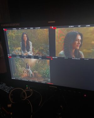 Melanie Lynskey Instagram - If we get another season I’ll be better about BTS stuff! We’ll have another epic mafia game and I’ll take photos this time. Warren and I will finally get good at selfies. I will continue to hang out at the grip truck where I can get the best lattes in Vancouver. Argh, we had so many lovely dinners and took no photos. Next season I will document moments! I promise! Please give us another! For now here’s a little collection of S3. I am so grateful to be part of this show. This season surprised me at every turn and broke my heart also- I’m so scared of people being mad at me for spoilers, but I love and adore every actor who left this season and each and every one of you had a magnificent journey and an incredible end to your story. Your performances were committed and wild and beautiful and compelling. Thank you to @yjashlyle and Bart and Jonathan and all of our writers for this insane rollercoaster. I am grateful to you for all eternity and can’t wait to see where you take us all next. Thank you to our incredible directors this season. Thank you to the actors who I love with my whole heart. Thank you to @littletimingwizard and the AD team for absolutely everything.  And mostly thank you to our crew, I love you guys so very much and feel supported at every turn. I’m in awe of how hard you work and how kind you all are. Love always ❤️