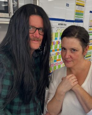 Melanie Lynskey Instagram - If we get another season I’ll be better about BTS stuff! We’ll have another epic mafia game and I’ll take photos this time. Warren and I will finally get good at selfies. I will continue to hang out at the grip truck where I can get the best lattes in Vancouver. Argh, we had so many lovely dinners and took no photos. Next season I will document moments! I promise! Please give us another! For now here’s a little collection of S3. I am so grateful to be part of this show. This season surprised me at every turn and broke my heart also- I’m so scared of people being mad at me for spoilers, but I love and adore every actor who left this season and each and every one of you had a magnificent journey and an incredible end to your story. Your performances were committed and wild and beautiful and compelling. Thank you to @yjashlyle and Bart and Jonathan and all of our writers for this insane rollercoaster. I am grateful to you for all eternity and can’t wait to see where you take us all next. Thank you to our incredible directors this season. Thank you to the actors who I love with my whole heart. Thank you to @littletimingwizard and the AD team for absolutely everything.  And mostly thank you to our crew, I love you guys so very much and feel supported at every turn. I’m in awe of how hard you work and how kind you all are. Love always ❤️