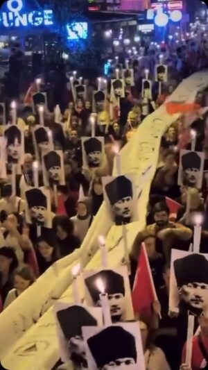 Melek Baykal Instagram - Ey Türk gençliği 
Birinci vazifen Türk istiklalini Türk Cumhuriyetini ilelebet muhafaza ve müdafa etmektir🇹🇷

MUSTAFA KEMAL ATATÜRK 🇹🇷