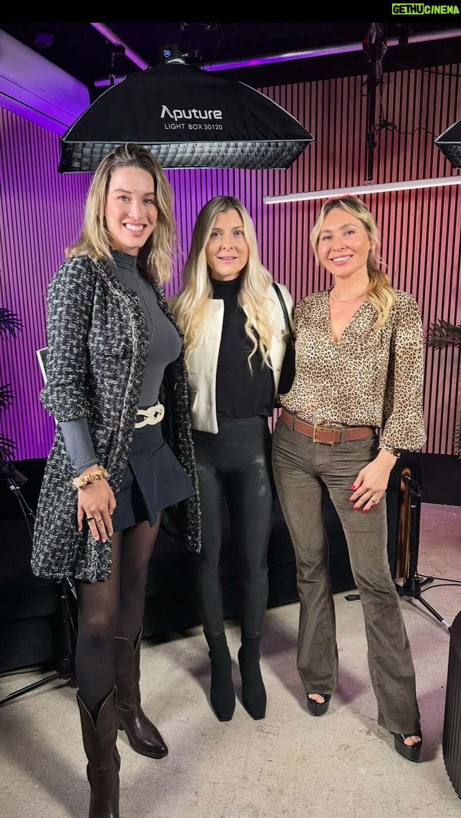 Melissa Bolona - 16.4K Likes - Episode is live with @biohackerblondie and @melissabolona , link in bio! 🎙️
We had such a fun chat about all things biohacking, what works for us, what doesn’t, and how different the journey can look depending on the person.
There’s no one-size-fits-all when it comes to health. What can be a game-changing tool for one person might do nothing for someone else, and that’s ok!
For me, fasting is one of my top biohacks. It helps me feel clear, energized, and grounded. But for someone else, it might be daily red light therapy, or a regular sauna routine, or something completely different. This is the beauty of this space, it's about experimenting, learning, and figuring out what actually supports you.
Loved hearing how Jenny and Melissa approach their own wellness routines, and how they stay in tune with their bodies along the way. 🧬
#biohacker #biohacking #redlighttherapy #fasting #sauna #biohacks #wellnessislife