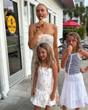 Melissa Ordway Instagram - Sandy toes and sun-kissed noses 💛 @jmichaelgaston 

Dress: @marshalls 
Swim and coverup: @targetstyle @target