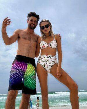 Melissa Ordway Instagram - Sandy toes and sun-kissed noses 💛 @jmichaelgaston 

Dress: @marshalls 
Swim and coverup: @targetstyle @target