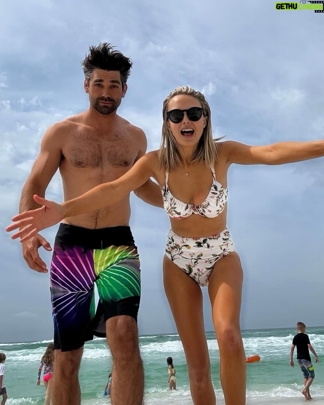 Melissa Ordway - 5.4K Likes - Sandy toes and sun-kissed noses 💛 @jmichaelgaston
Dress: @marshalls
Swim and coverup: @targetstyle @target