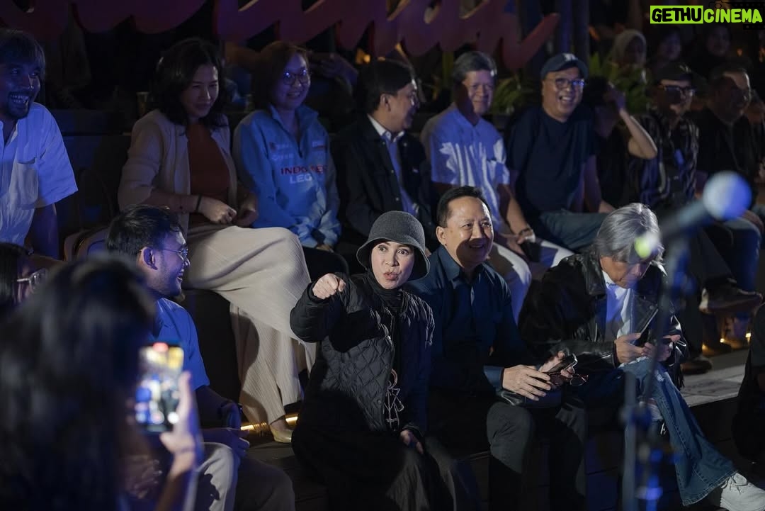 Melly Goeslaw - 3 Likes - Federasi Serikat Musisi Indonesia (FESMI) menutup rangkaian acara "Asik, Hari Musik" Aktivitas Musik Edisi Spesial Hari Musik Nasional 2025 di Anjungan Sarinah, Jakarta semalam (13/3) dengan keseruan dan kehangatan.

Sebanyak delapan singer & songwriter independen unjuk kebolehan. Selain itu para pengurus dan anggota yang hadir di acara ini ikut menampilkan karya mereka seperti Marcell Siahaan , Melly Goeslaw, Once Mekel, Kadri Mohammad, Candra Darusman, Febrian 'HIVI!', Arsy Widianto, dan Dbatlayar.

Seminggu sebelumnya, tanggal 7 Maret 2024 telah diselenggarakan Music Clinic sebagai bagian dari program edukasi, dengan menghadirkan sejumlah pakar industri musik dalam tema Song Production dan Live Performance Production yang diikuti oleh 200 peserta.
•
#fesmiaum