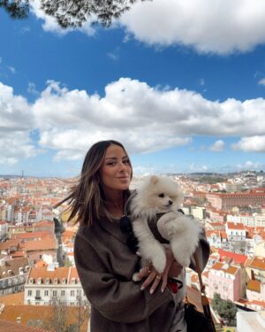 Melyssa Pinto Instagram - Lisboa é linda, más nada como o meu querido Porto ♥️ 

(Al final todas elegisteis esta chaqueta:)