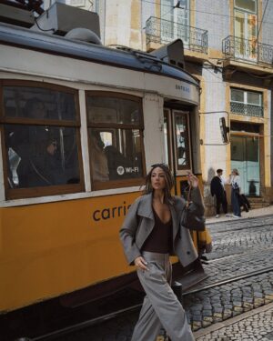 Melyssa Pinto Instagram - Lisboa é linda, más nada como o meu querido Porto ♥️ 

(Al final todas elegisteis esta chaqueta:)