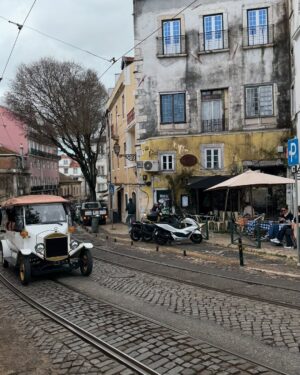 Melyssa Pinto Instagram - Lisboa é linda, más nada como o meu querido Porto ♥️ 

(Al final todas elegisteis esta chaqueta:)