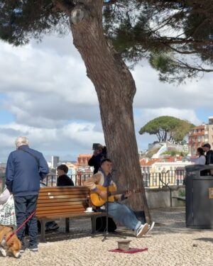 Melyssa Pinto Instagram - Lisboa é linda, más nada como o meu querido Porto ♥️ 

(Al final todas elegisteis esta chaqueta:)