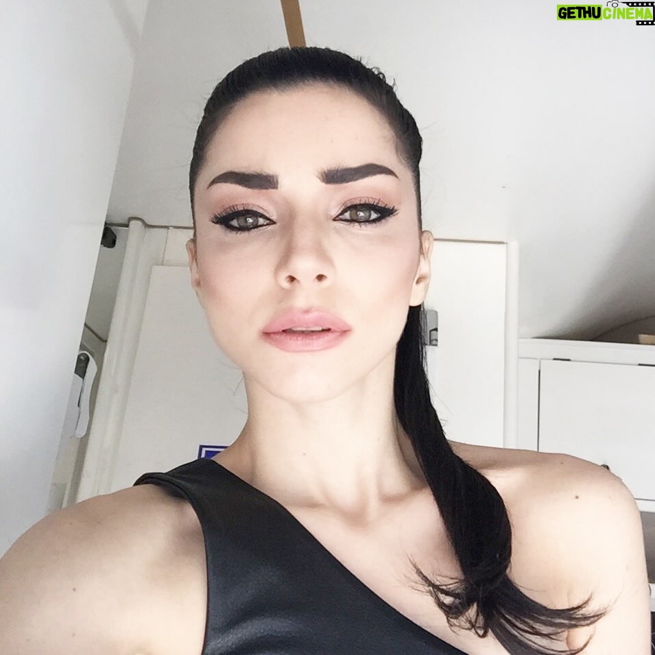 Merve Boluğur - 26.7K Likes -