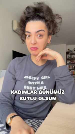 Merve Polat Instagram - Hem kendine hem de HELAL OLSUN dediğine gönder😘
Günümüz kutlu olsun canım kadınlar

#kadınlargünü #8Mart #woman  #womansday