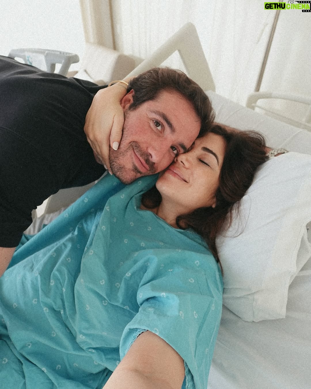 Mia Rose - 47.2K Likes - Alguns momentos de uma das experiências mais bonitas de sempre. Quero acima de tudo agradecer a toda a equipa que nos acompanhou, repleta de profissionais exemplares que me fizeram sentir tão segura ao longo de todo o processo. Obrigada Mónica, Diana, Joana, Dra Inês e Dr Luís. De coração.
E obrigada por tudo, Dra Susana. Mesmo. A obstetra de sonho para qualquer grávida! Tão feliz de a ter conhecido.
E a todo o staff que tomou conta de nós nestes primeiros dias: obrigada pelo cuidado, paciência e por todos os sorrisos que tornaram este processo mais fácil e ainda mais bonito. You were our village!
Nosso Tico, está na hora de ir para casa ✨🫶🏻