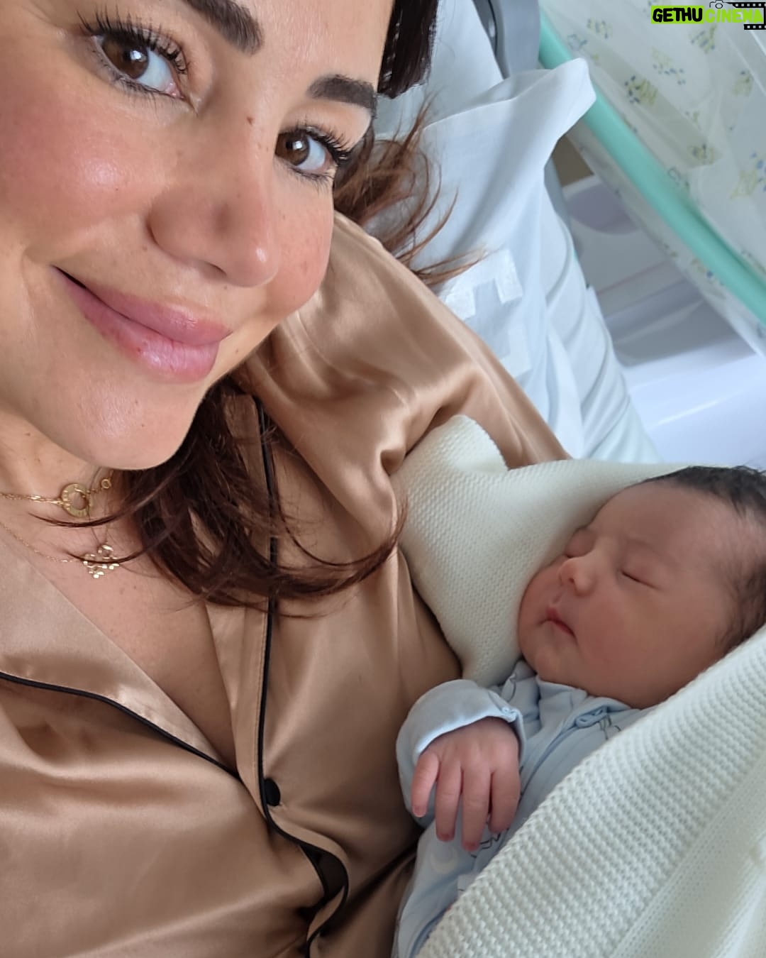Mia Rose - 47.2K Likes - Alguns momentos de uma das experiências mais bonitas de sempre. Quero acima de tudo agradecer a toda a equipa que nos acompanhou, repleta de profissionais exemplares que me fizeram sentir tão segura ao longo de todo o processo. Obrigada Mónica, Diana, Joana, Dra Inês e Dr Luís. De coração.
E obrigada por tudo, Dra Susana. Mesmo. A obstetra de sonho para qualquer grávida! Tão feliz de a ter conhecido.
E a todo o staff que tomou conta de nós nestes primeiros dias: obrigada pelo cuidado, paciência e por todos os sorrisos que tornaram este processo mais fácil e ainda mais bonito. You were our village!
Nosso Tico, está na hora de ir para casa ✨🫶🏻
