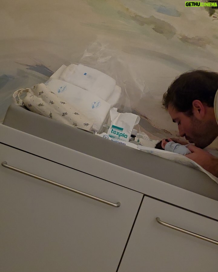 Mia Rose - 47.2K Likes - Alguns momentos de uma das experiências mais bonitas de sempre. Quero acima de tudo agradecer a toda a equipa que nos acompanhou, repleta de profissionais exemplares que me fizeram sentir tão segura ao longo de todo o processo. Obrigada Mónica, Diana, Joana, Dra Inês e Dr Luís. De coração.
E obrigada por tudo, Dra Susana. Mesmo. A obstetra de sonho para qualquer grávida! Tão feliz de a ter conhecido.
E a todo o staff que tomou conta de nós nestes primeiros dias: obrigada pelo cuidado, paciência e por todos os sorrisos que tornaram este processo mais fácil e ainda mais bonito. You were our village!
Nosso Tico, está na hora de ir para casa ✨🫶🏻