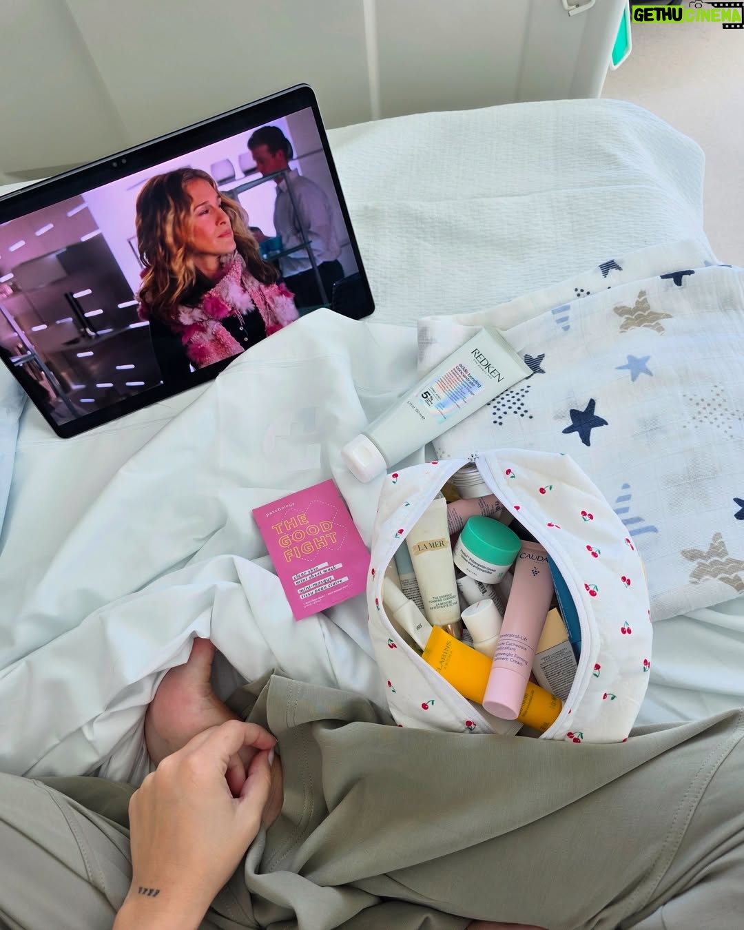 Mia Rose - 47.2K Likes - Alguns momentos de uma das experiências mais bonitas de sempre. Quero acima de tudo agradecer a toda a equipa que nos acompanhou, repleta de profissionais exemplares que me fizeram sentir tão segura ao longo de todo o processo. Obrigada Mónica, Diana, Joana, Dra Inês e Dr Luís. De coração.
E obrigada por tudo, Dra Susana. Mesmo. A obstetra de sonho para qualquer grávida! Tão feliz de a ter conhecido.
E a todo o staff que tomou conta de nós nestes primeiros dias: obrigada pelo cuidado, paciência e por todos os sorrisos que tornaram este processo mais fácil e ainda mais bonito. You were our village!
Nosso Tico, está na hora de ir para casa ✨🫶🏻