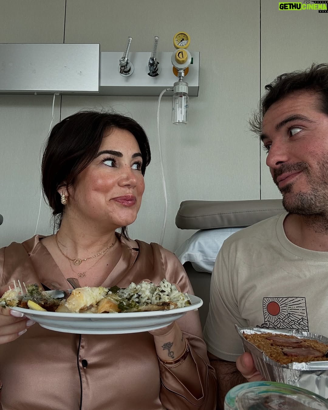 Mia Rose - 47.2K Likes - Alguns momentos de uma das experiências mais bonitas de sempre. Quero acima de tudo agradecer a toda a equipa que nos acompanhou, repleta de profissionais exemplares que me fizeram sentir tão segura ao longo de todo o processo. Obrigada Mónica, Diana, Joana, Dra Inês e Dr Luís. De coração.
E obrigada por tudo, Dra Susana. Mesmo. A obstetra de sonho para qualquer grávida! Tão feliz de a ter conhecido.
E a todo o staff que tomou conta de nós nestes primeiros dias: obrigada pelo cuidado, paciência e por todos os sorrisos que tornaram este processo mais fácil e ainda mais bonito. You were our village!
Nosso Tico, está na hora de ir para casa ✨🫶🏻