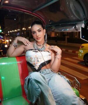 Michela Pincay Instagram - Una noche en #chinatown #bangkok con @theofficialpandora 
#FromThailandWithLove  #PandoraSquad24  #PandoraTakesThailand