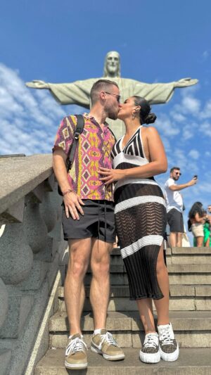Michela Pincay Instagram - Dos años ❤️🌏✈️ dos años de 20 países juntos, de 1.3 viviendo una relación increíble en privado, de un año viviendo juntos en mi país porque dejaste todo para demostrarme cuánto te importa (demostrar es lo que más he amado de esta relación), dos años de lágrimas y promesas en aeropuertos, dos años de muchísimas primeras veces, de extrañarnos un montón porque la distancia jamás se ha puesto más fácil, al contrario se pone más desafiante con el paso del tiempo, dos años de probar comida de todo tipo, dos años de mucha paciencia, muchísimo aprendizaje, mucha familia, mucho amor, mucho todo! Solo tenemos el HOY y hoy te quiero agradecer porque me has hecho una mejor persona, me has enseñado cosas lindas de mí que ni yo sabía que tenía, me has ayudado a atravesar momentos en los que he sentido que no puedo más, que nada importa.. los dos años más preciosos de toda mi vida los he vivido contigo, siempre SIEMPRE así me dures un día o toda la vida vas a ser mi familia, súper importante para mí e inolvidable en mi historia! Contigo vivir el hoy ha sido un regalo increíble ❤️✈️🌎 te tengo tatuado (literalmente) por siempre mon amour! Je t’aime por la vie 🇫🇷🇪🇨