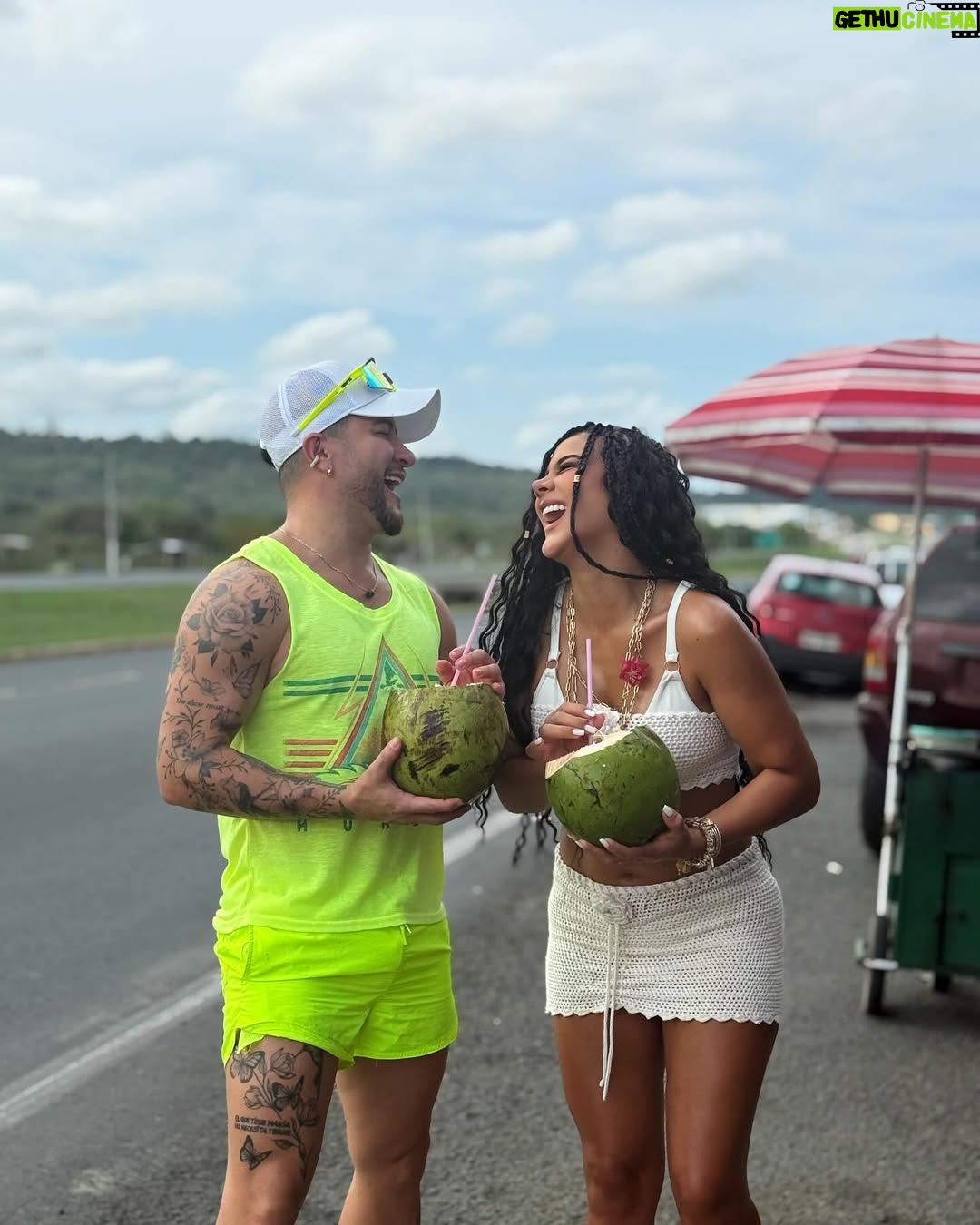 Michela Pincay - 72.6K Likes - Un coquito pa comenzar el día 🥥🌴