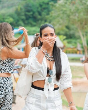 Michela Pincay Instagram - Michela, mi amor, cuando seas grande te prometo que ni tú misma vas a saber cuál es la cosa más increíble que has hecho porque serán tantas que no sabrás por dónde empezar ✨ Te amo, te mereces mirar la vida como si fuera magia todos los días 🥹🐘
.
.
Nunca voy a olvidarme de este momento con ustedes @theofficialpandora los amo 💕 #FromThailandWithLove  #PandoraSquad24 #PandoraTakesThailand