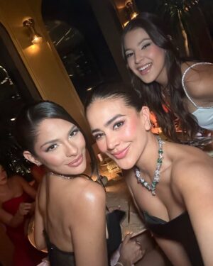 Michela Pincay Instagram - Mucha gente muy linda en un solo lugar, día 1 😮‍💨✨💎📍 thank you for having us @theofficialpandora #FromThailandWithLove  #PandoraSquad24  #PandoraTakesThailand 
.
.
.
Mi vestido divino 🖤 @gghautecouture @gabrielagalarza_ec