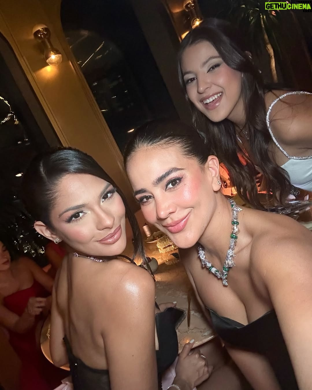 Michela Pincay - 52.9K Likes - Mucha gente muy linda en un solo lugar, día 1 😮💨✨💎📍 thank you for having us @theofficialpandora #FromThailandWithLove #PandoraSquad24 #PandoraTakesThailand
.
.
.
Mi vestido divino 🖤 @gghautecouture @gabrielagalarza_ec