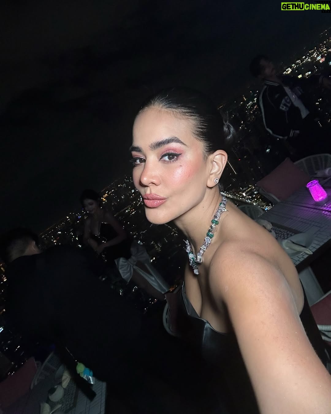 Michela Pincay - 52.9K Likes - Mucha gente muy linda en un solo lugar, día 1 😮💨✨💎📍 thank you for having us @theofficialpandora #FromThailandWithLove #PandoraSquad24 #PandoraTakesThailand
.
.
.
Mi vestido divino 🖤 @gghautecouture @gabrielagalarza_ec