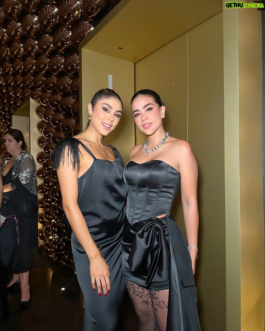 Michela Pincay - 52.9K Likes - Mucha gente muy linda en un solo lugar, día 1 😮💨✨💎📍 thank you for having us @theofficialpandora #FromThailandWithLove #PandoraSquad24 #PandoraTakesThailand
.
.
.
Mi vestido divino 🖤 @gghautecouture @gabrielagalarza_ec
