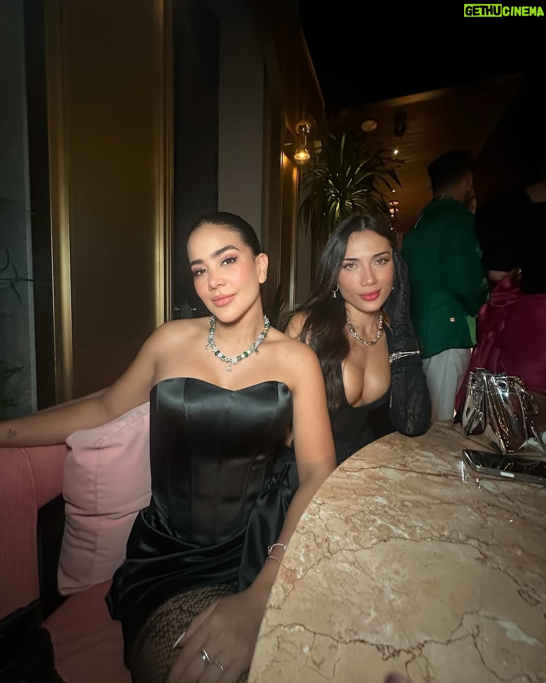 Michela Pincay - 52.9K Likes - Mucha gente muy linda en un solo lugar, día 1 😮💨✨💎📍 thank you for having us @theofficialpandora #FromThailandWithLove #PandoraSquad24 #PandoraTakesThailand
.
.
.
Mi vestido divino 🖤 @gghautecouture @gabrielagalarza_ec