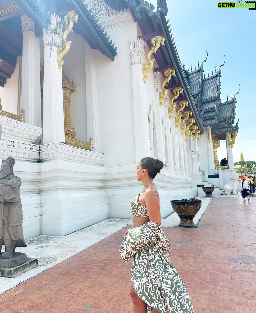Michela Pincay - 58.9K Likes - Hello Universe ✨👑 Bangkok with the georgeous @victoriaakjaer 👑💎 @theofficialpandora
#FromThailandWithLove #PandoraSquad24 #PandoraTakesThailand
.
.
Look @joseluis_fernandez_c
Stylist @miguel_manrique_s