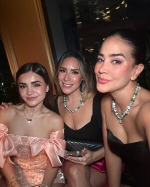 Michela Pincay Instagram - Mucha gente muy linda en un solo lugar, día 1 😮‍💨✨💎📍 thank you for having us @theofficialpandora #FromThailandWithLove  #PandoraSquad24  #PandoraTakesThailand 
.
.
.
Mi vestido divino 🖤 @gghautecouture @gabrielagalarza_ec