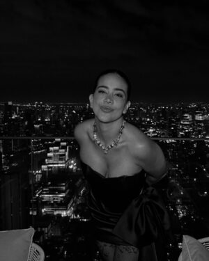 Michela Pincay Instagram - Mucha gente muy linda en un solo lugar, día 1 😮‍💨✨💎📍 thank you for having us @theofficialpandora #FromThailandWithLove  #PandoraSquad24  #PandoraTakesThailand 
.
.
.
Mi vestido divino 🖤 @gghautecouture @gabrielagalarza_ec