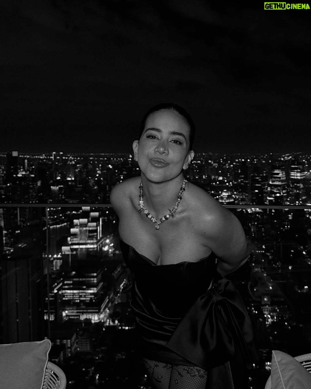 Michela Pincay - 52.9K Likes - Mucha gente muy linda en un solo lugar, día 1 😮💨✨💎📍 thank you for having us @theofficialpandora #FromThailandWithLove #PandoraSquad24 #PandoraTakesThailand
.
.
.
Mi vestido divino 🖤 @gghautecouture @gabrielagalarza_ec