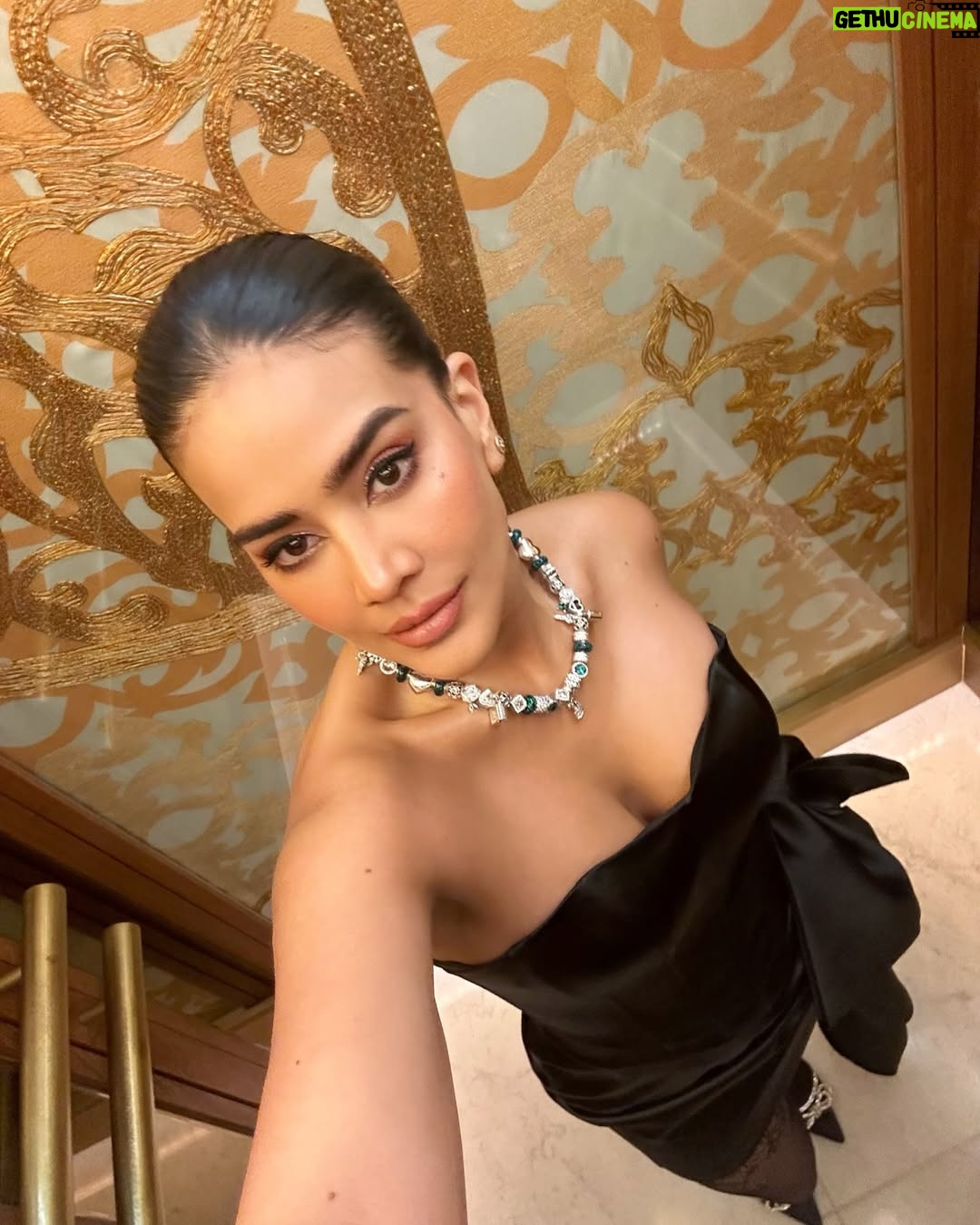 Michela Pincay - 52.9K Likes - Mucha gente muy linda en un solo lugar, día 1 😮💨✨💎📍 thank you for having us @theofficialpandora #FromThailandWithLove #PandoraSquad24 #PandoraTakesThailand
.
.
.
Mi vestido divino 🖤 @gghautecouture @gabrielagalarza_ec