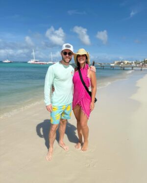 Michela Pincay Instagram - Una negrita en Aruba 🏝️
.
.
P.d. El niñito arruinando mi video es igualito a Ale de bebé 🏝️✈️✨⛵️🤍