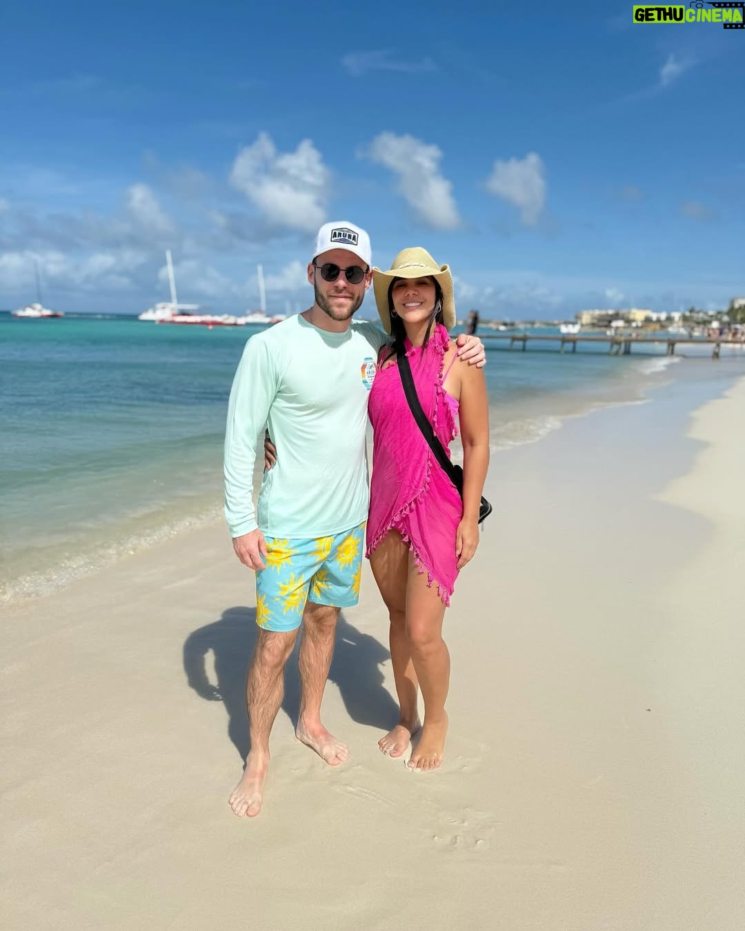 Michela Pincay - 47.2K Likes - Una negrita en Aruba 🏝️
.
.
P.d. El niñito arruinando mi video es igualito a Ale de bebé 🏝️✈️✨⛵️🤍