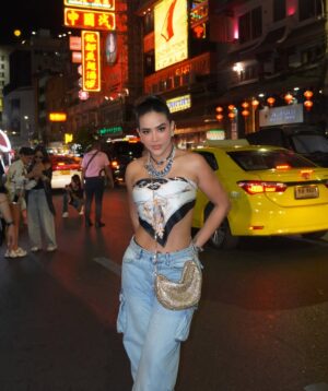 Michela Pincay Instagram - Una noche en #chinatown #bangkok con @theofficialpandora 
#FromThailandWithLove  #PandoraSquad24  #PandoraTakesThailand