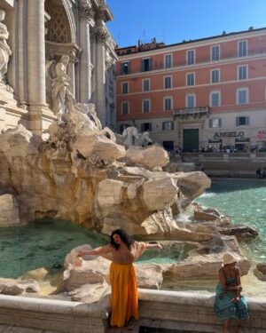 Michelle Buteau Instagram - Season ✌🏽
Rome, Italy 🇮🇹 

#survivalofthethickest 
#survivalofthethickestnetflix