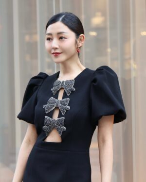 Michelle Wai Instagram - 其實個日得2度⋯⋯⋯🥶

#我心口仲要開三個窿
#女人就係愛靚唔愛命

Dress: @rebeccavallance @netaporter 
High Heels: @christianlouboutin 
Makeup: @make_up_by_mw 
Hair: @singsing113