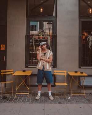 Miisa Rotola-Pukkila Instagram - Hän on herkkä ja vahva.
Hän on muuri, joka myrskynkin keskellä seisoo järkähtämättömänä. 
Hän luo ja viihdyttää. Naurattaa ja hauskuuttaa.
Hän on päiviemme ilo.
Hän ei tekisi pahaa kärpäsellekkään. 
Hän pystyy kaikkeen, vaikka ei tarvitsisi. 

Paljon onnea 30-vuotispäivänäsi Tomas! Rakastan sua kaikissa elementeissäsi. Kasvettiin yhdessä aikuisiksi. Kolmekymppisinä kasvaminen jatkuu, mutta varmaa on se, että hauskuus ei lopu!❤️