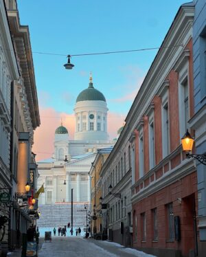 Miisa Rotola-Pukkila Instagram - Elämä on arvaamatonta. Koska tahansa voi tapahtua jotain hyvää.💫✨✨ - Eeva Kilpi

Mun alkuvuoden fiilis ja asenne kiteytyy mainiosti tässä mietelauseessa. Ihanaa, kun on taas helpompi hengittää.

Näillä ajatuksilla viikonloppuun! Voikaa hyvin🫶🏼