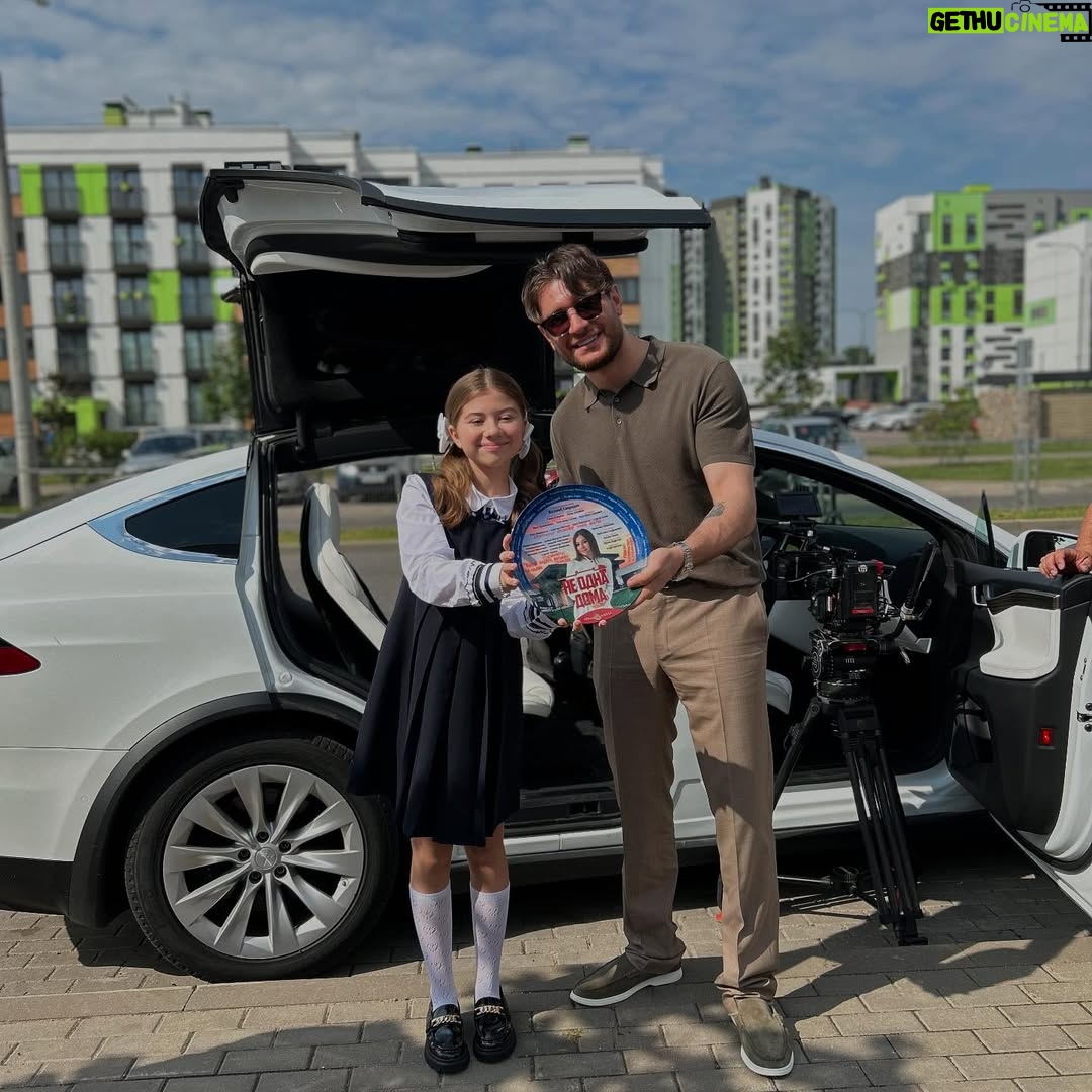 Milana Khametova - 175.7K Likes - Домовёнок, поздравляю тебя с твоим днём 🎈🎂
не буду писать тут банальных пожеланий.. Я тебе желаю самого самого большого человеческого счастья в новом твоем этапе жизни! ❤️🕊️💍👼
Оставайся всегда таким же добрым , веселым и отзывчивым, каким я тебя знаю🫶🏼
Погнали смотреть наши старые фотки и ностальгировать)💔
кстати, уровень нашей ментальной связи на одном из видео) я его никогда и никуда не публиковала)
happy birthday , @dava_m 🎈