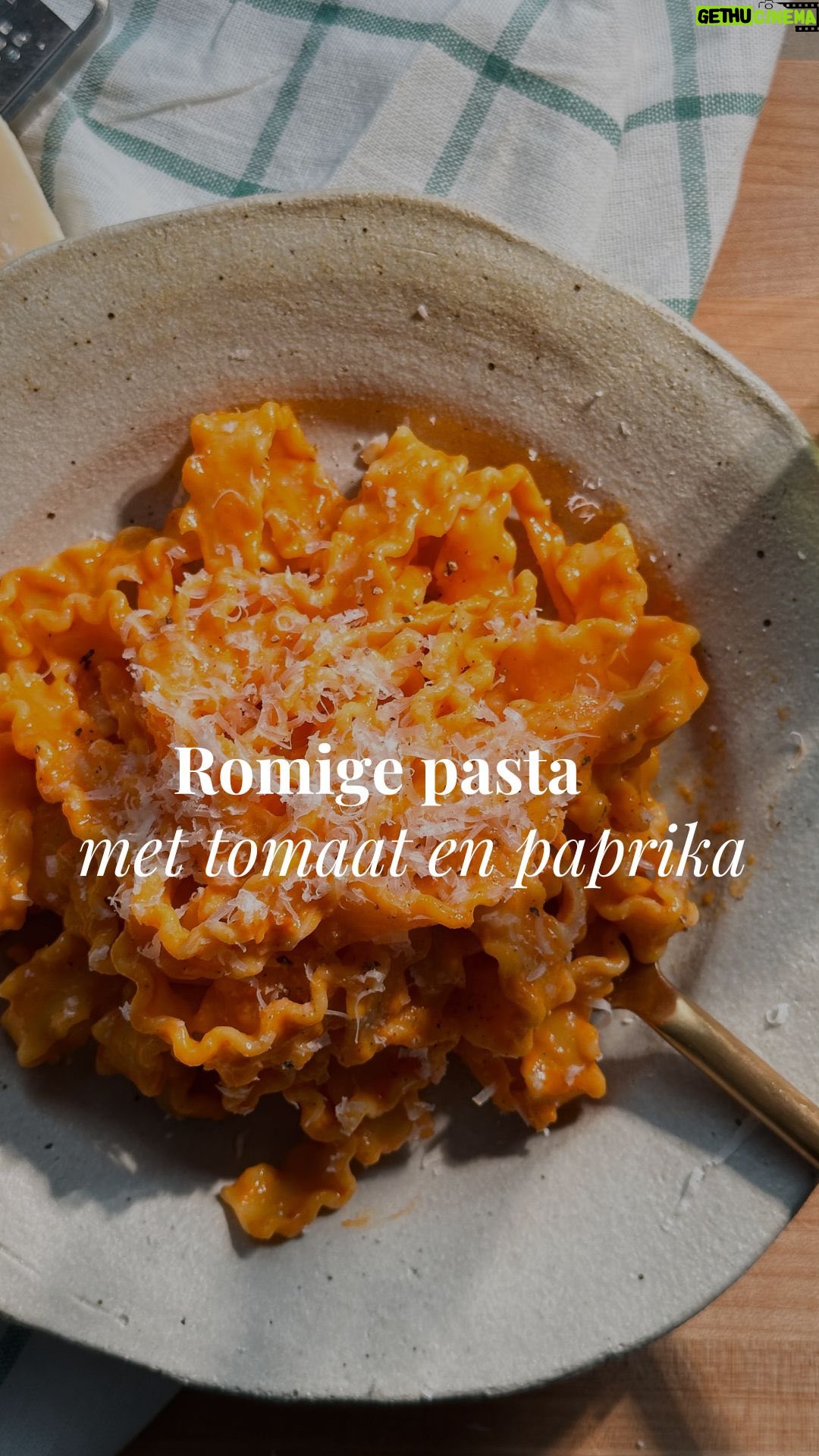Miljuschka Witzenhausen - 20.4K Likes - MAMA’S OPGELET!🚨Creamy, bomvol groenten en gewoon MEGA lekker! Pasta met geroosterde tomaten en paprika 🍅
✨️ Het hele recept vind je op Miljuschka.nl of via de link in bio ✨️