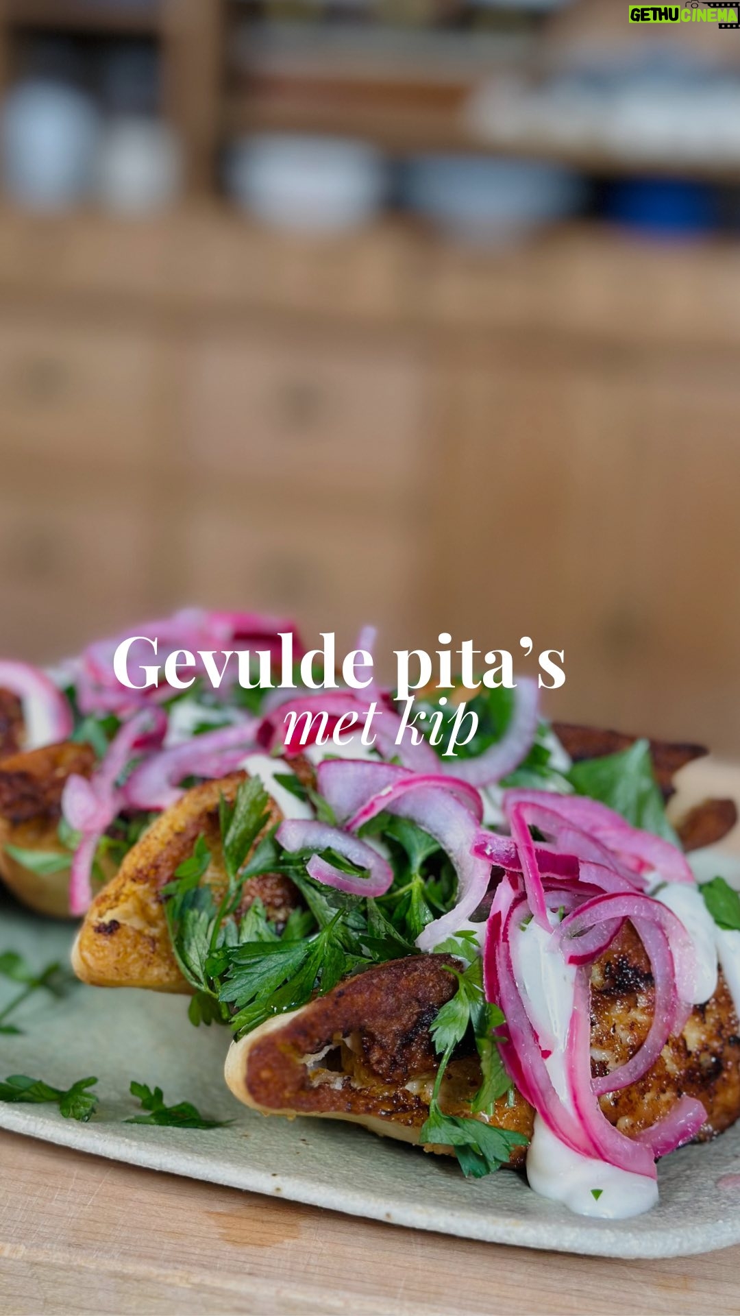 Miljuschka Witzenhausen - 21.5K Likes - Gevulde pita’s: DIT WIL JE! Het ultieme comfort food en supermakkelijk. 🥙
🥙 Het hele recept vind je op miljuschka.nl of via de link in bio 🥙
