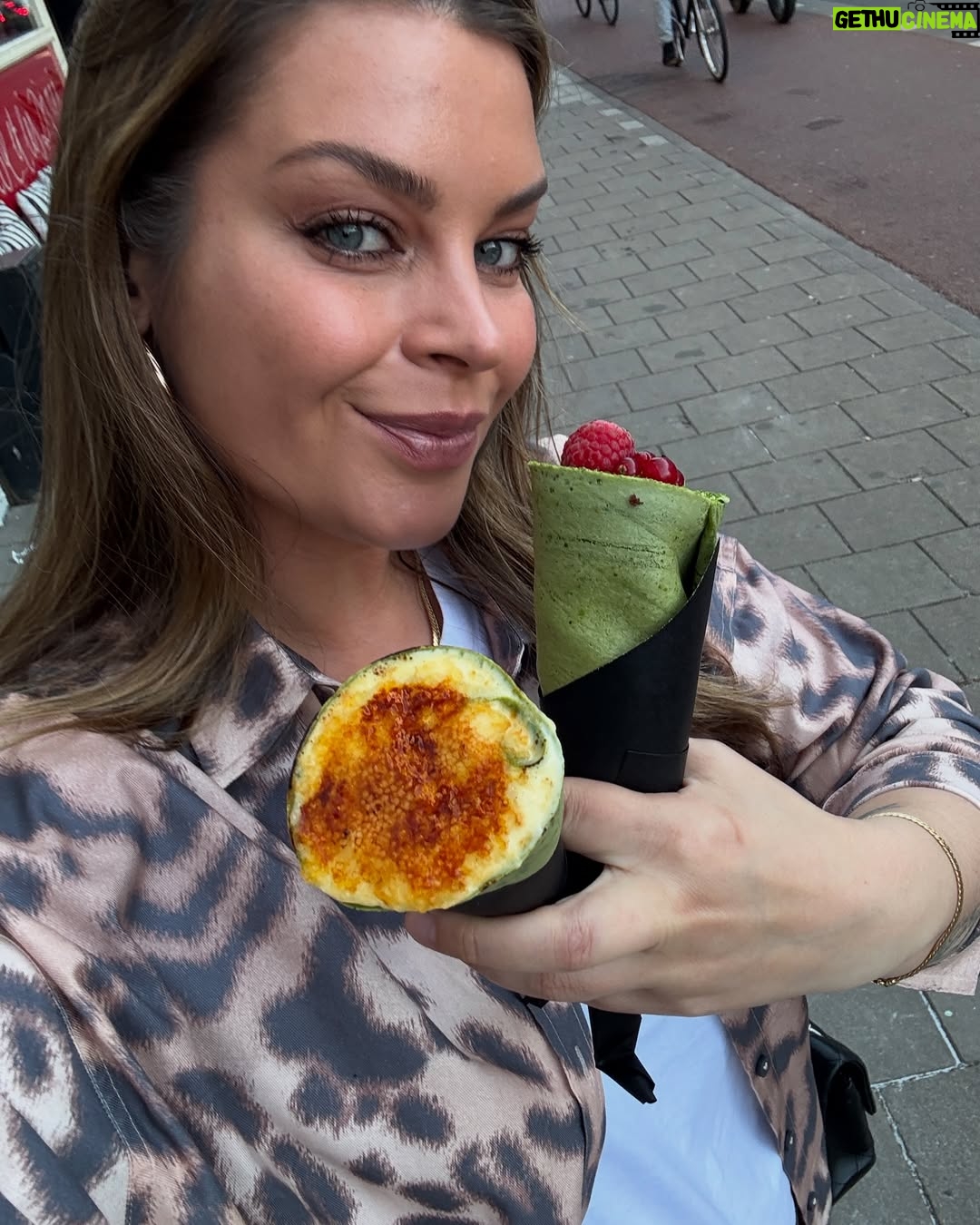 Miljuschka Witzenhausen - 23.1K Likes - Maart dump, de maand waarin er veel gegeten werd💫 Sneakers weer een prominente rol in m’n leven kregen. Discodip vol in de voorbereiding zit. Lieve bedankjes van winnaars. En de lente z’n intrede deed. Het leven is mooi met een rafelrandje❤️