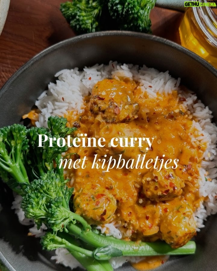 Miljuschka Witzenhausen - 16.3K Likes - Op zoek naar een gezond recept volop proteïne? Zoek niet verder, want deze curry met kipballetjes heeft het allemaal.